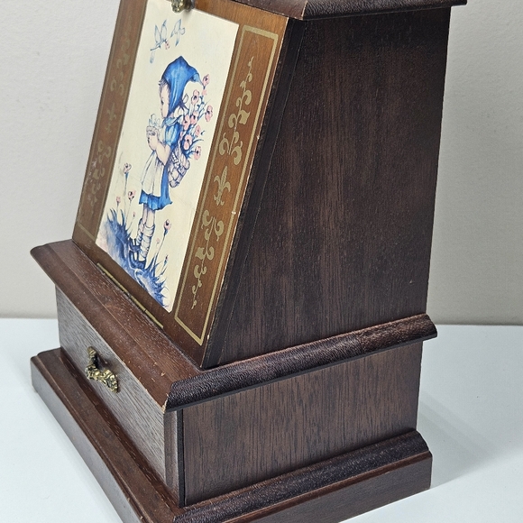 Sankyo Wood Musical Jewelry Box Sankyo, "Rain Drops Keep Falling  On My Head" - Picture 10 of 16